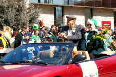 2007parade-irishmanandrose