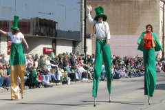 2009parade036-stiltwalkers