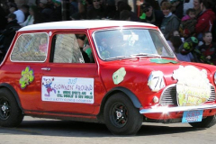 2009parade076-justclownin